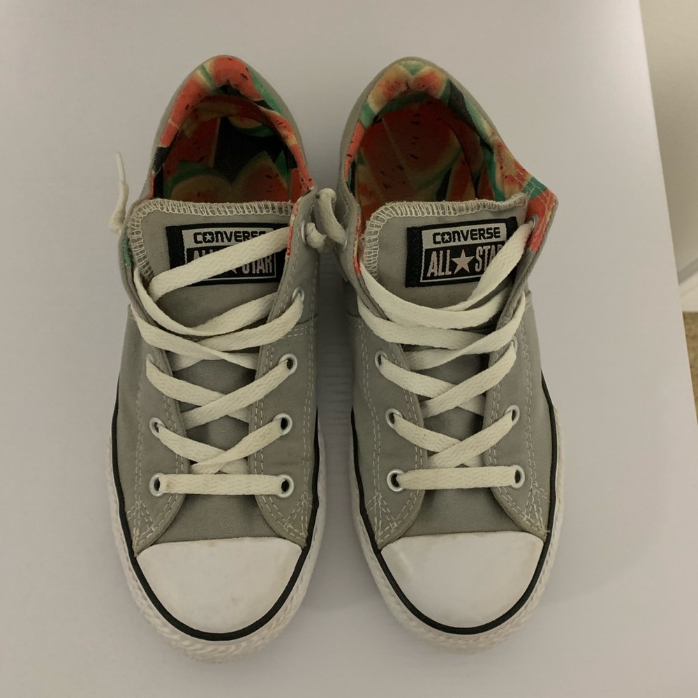 Low Top Gray Converse, Watermelon Insides Size 4